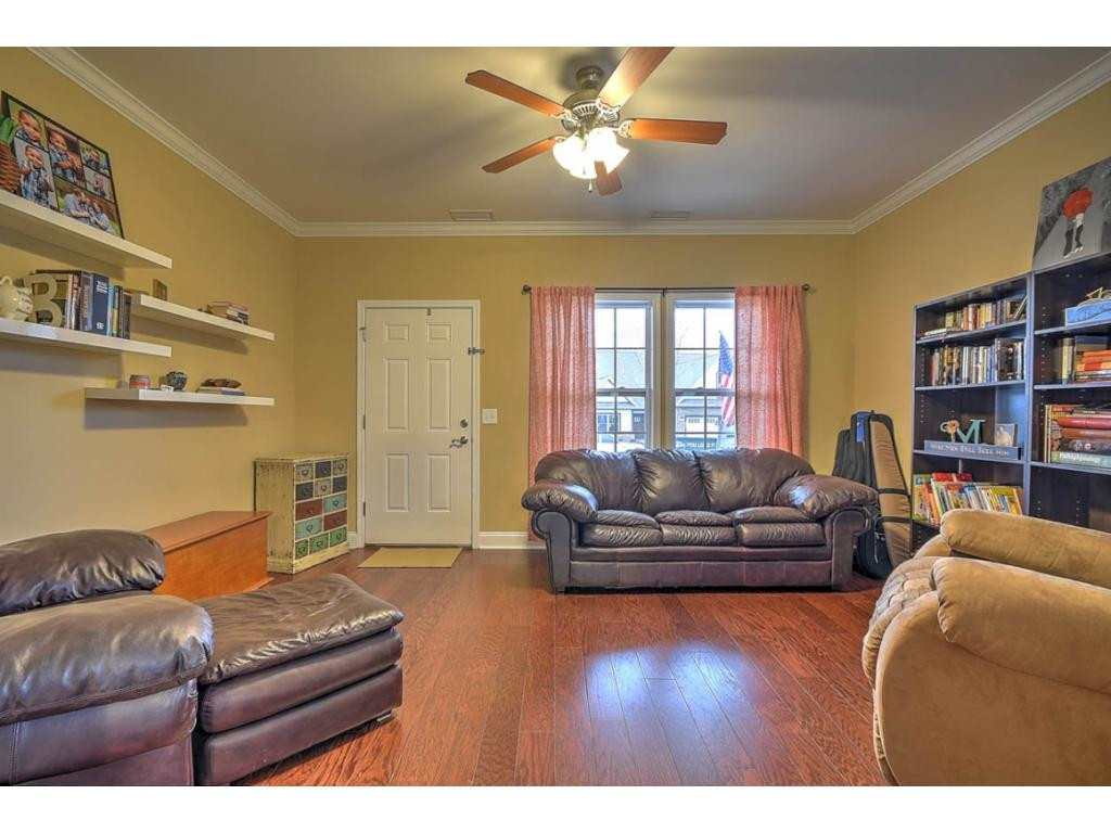 2428 Edinburgh Channel Road Kingsport, TN 37664 - Photo 4 of 36 Photo 4