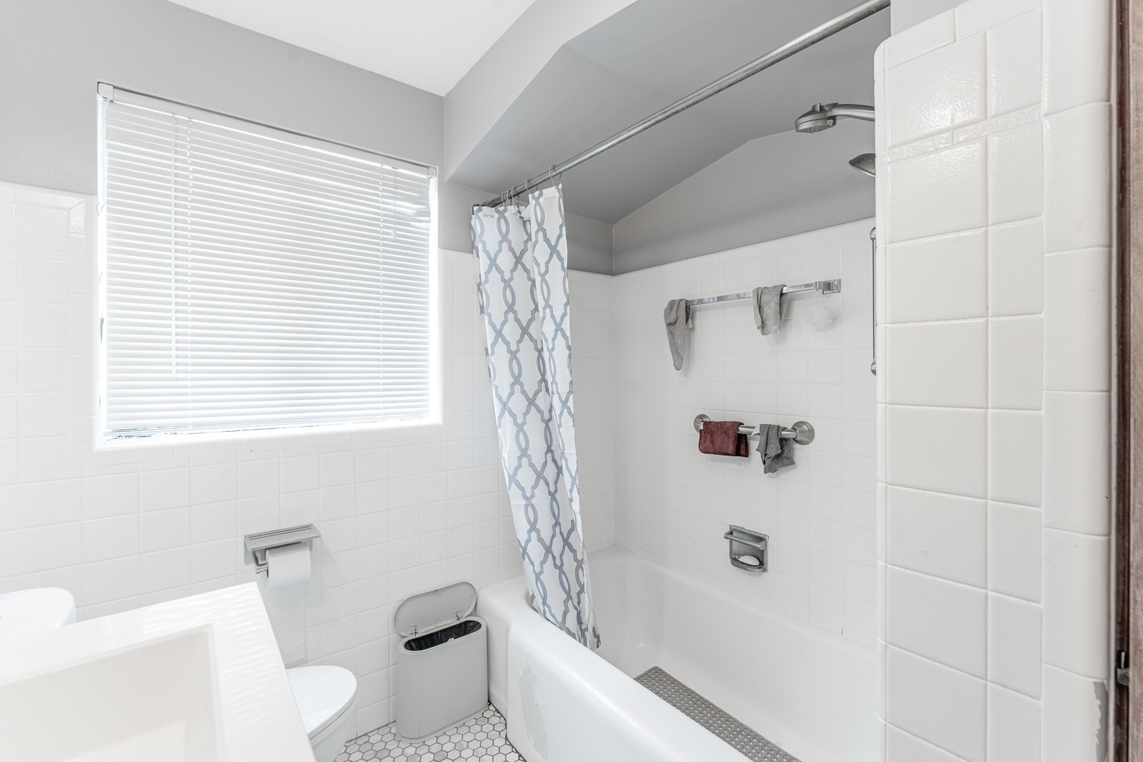 1820 Maple Avenue Berwyn, IL 60402 - Photo 18 of 32