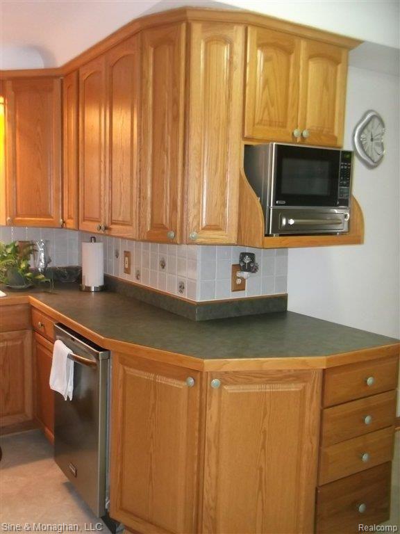 1854 Prestwick Road Grosse Pointe, MI 48236 - Photo 6 of 24 DSCF2515.JPG