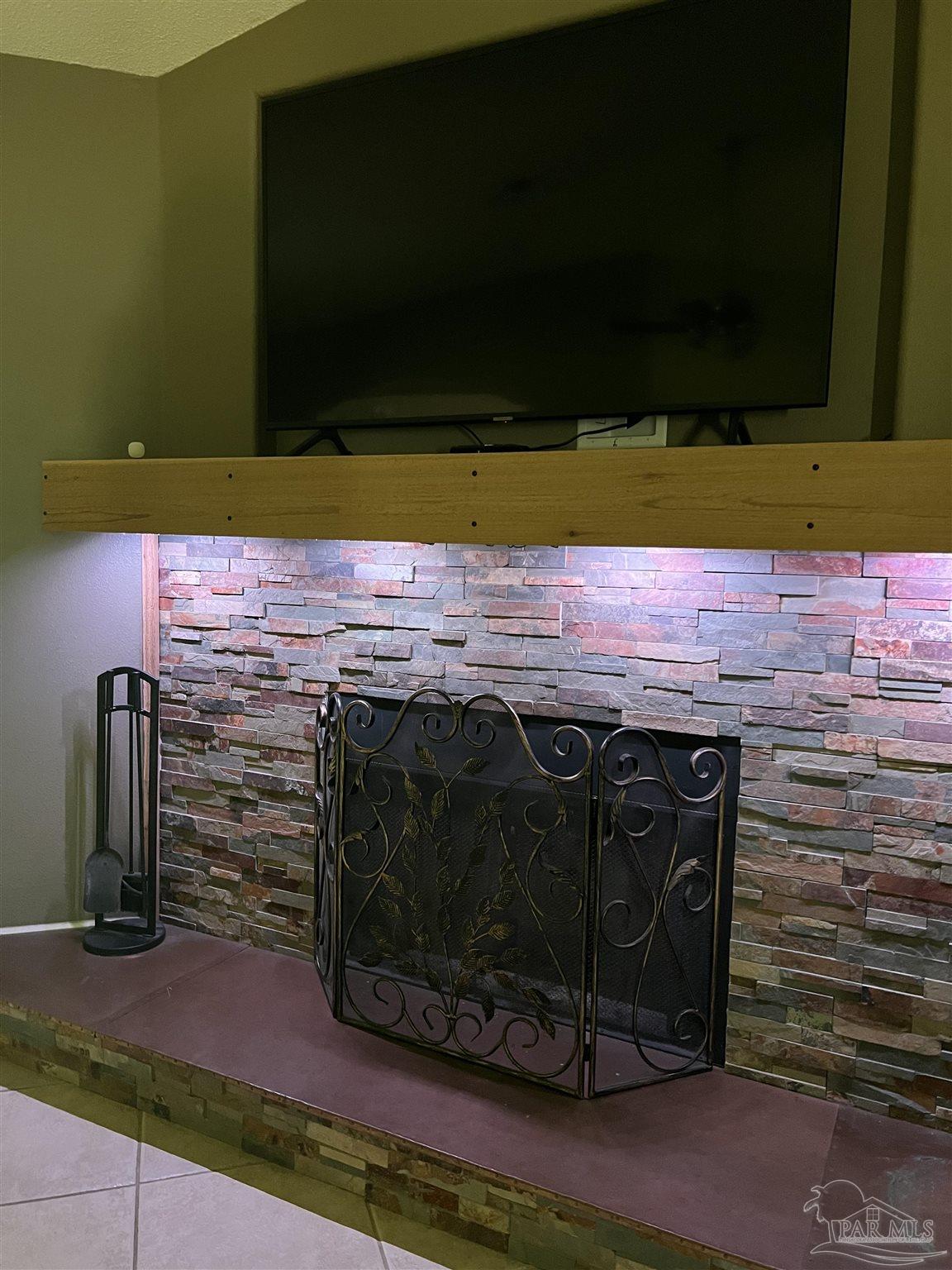 12465 Red Cloud Road Pensacola, FL 32507 - Photo 8 of 68 a view of a fireplace