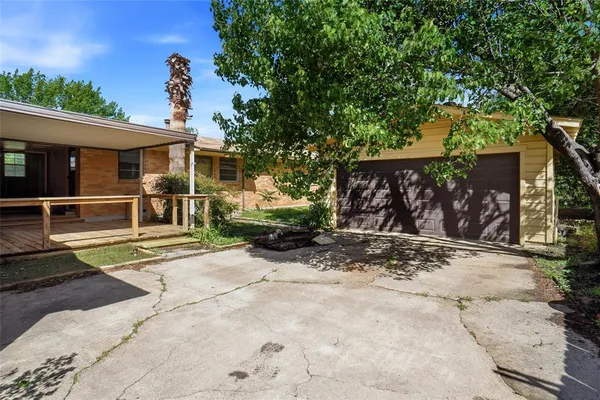 $3,000 | 900 Emery Street, Denton, TX 76201