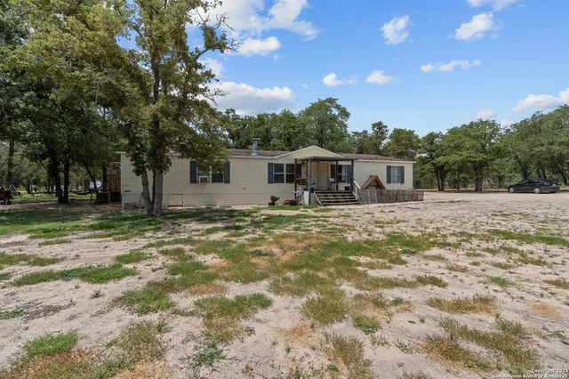 $355,000 | 129 Kothmann Road, La Vernia, TX 78121