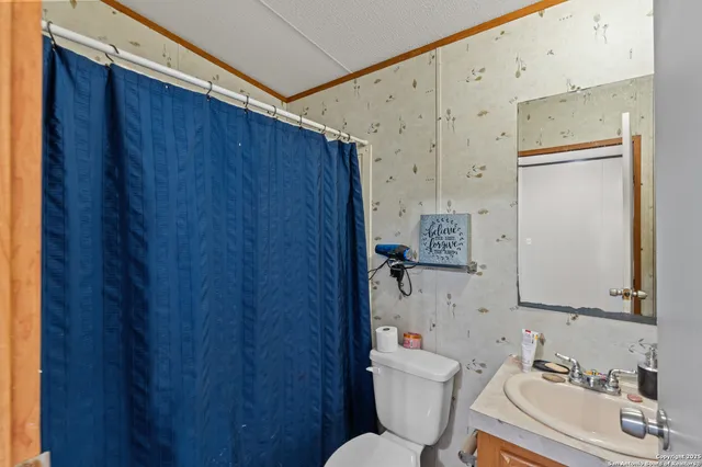 $355,000 | 129 Kothmann Road, La Vernia, TX 78121