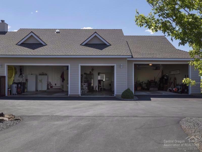 60355 Sun Ridge Bend, OR 97702 - Photo 11 of 12 Extra Length in Garage (37 feet deep)