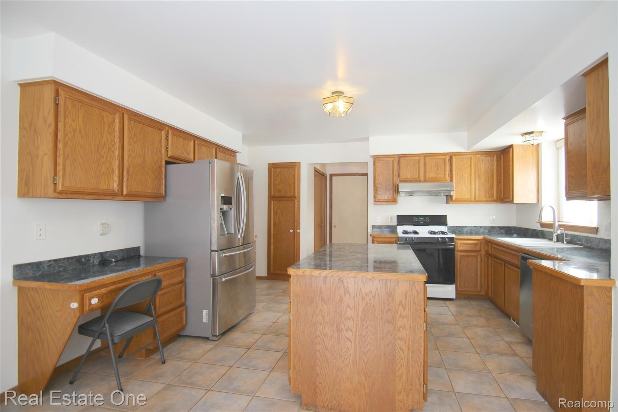 945 Maidstone Drive Rochester, MI 48307 - Photo 13 of 25 Maidstone Kitchen 2.jpg