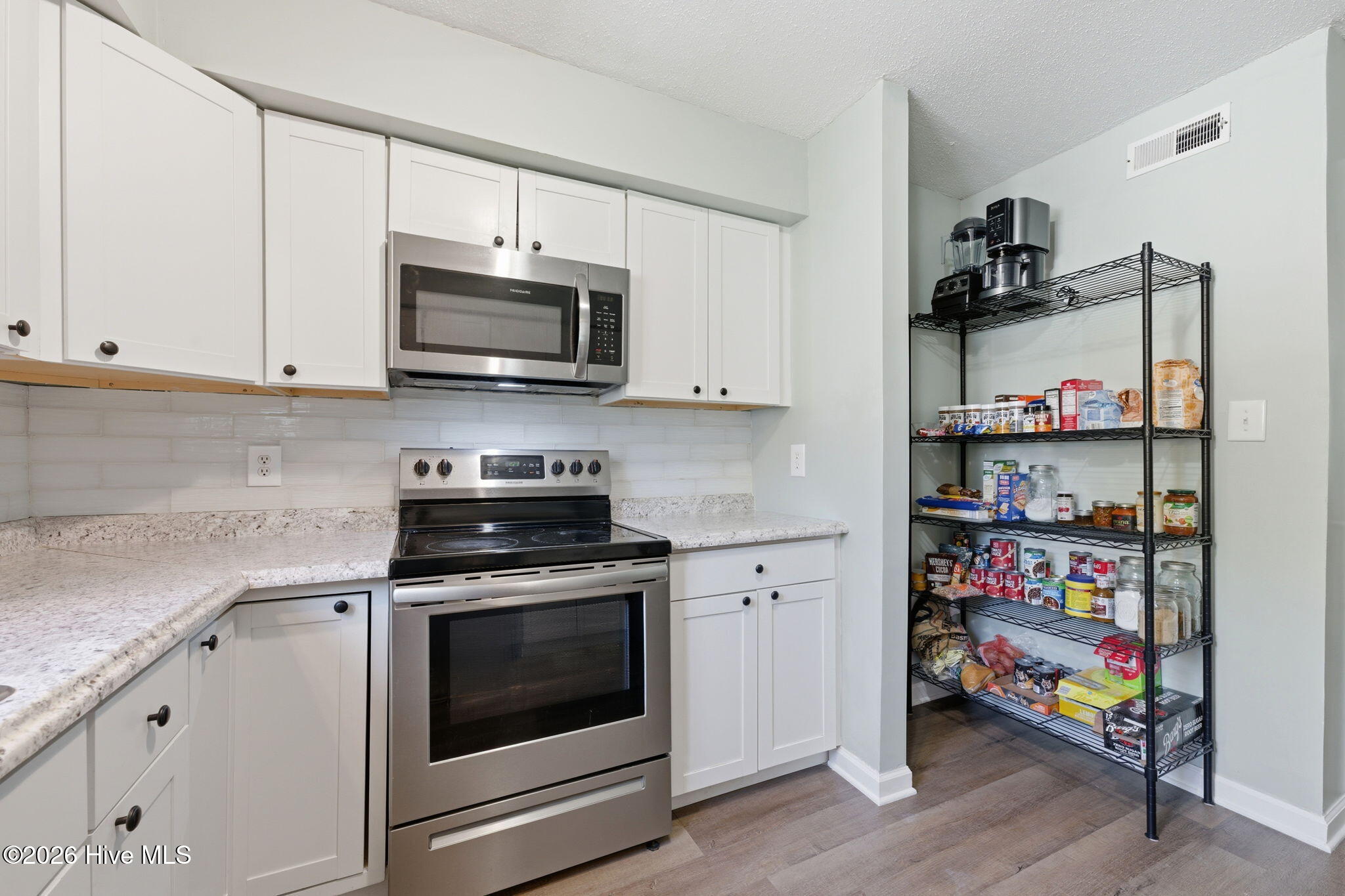 165 Quarterdeck New Bern, NC 28562 - Photo 11 of 52 21-web-or-mls-DSC_6527