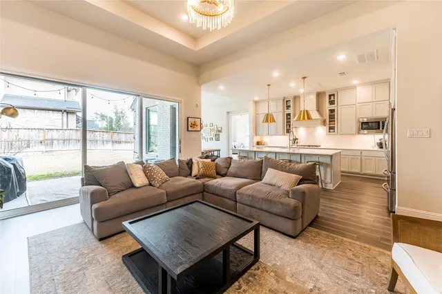 $699,900 | 622 Platinum Stone Lane, Pinehurst, TX 77362