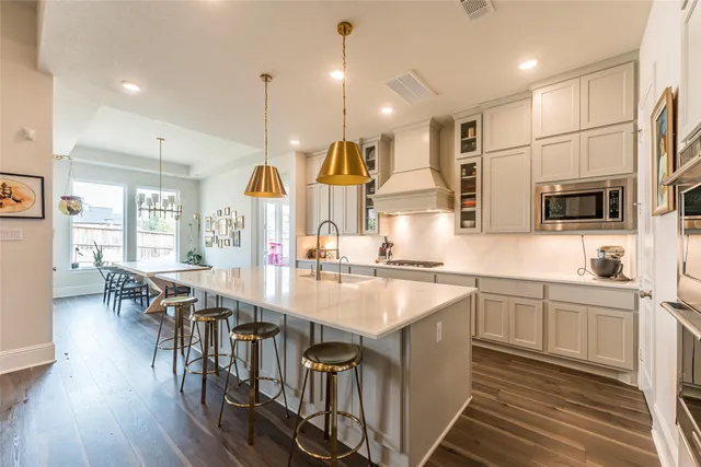 $699,900 | 622 Platinum Stone Lane, Pinehurst, TX 77362