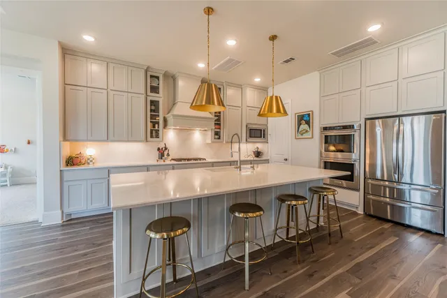 $699,900 | 622 Platinum Stone Lane, Pinehurst, TX 77362