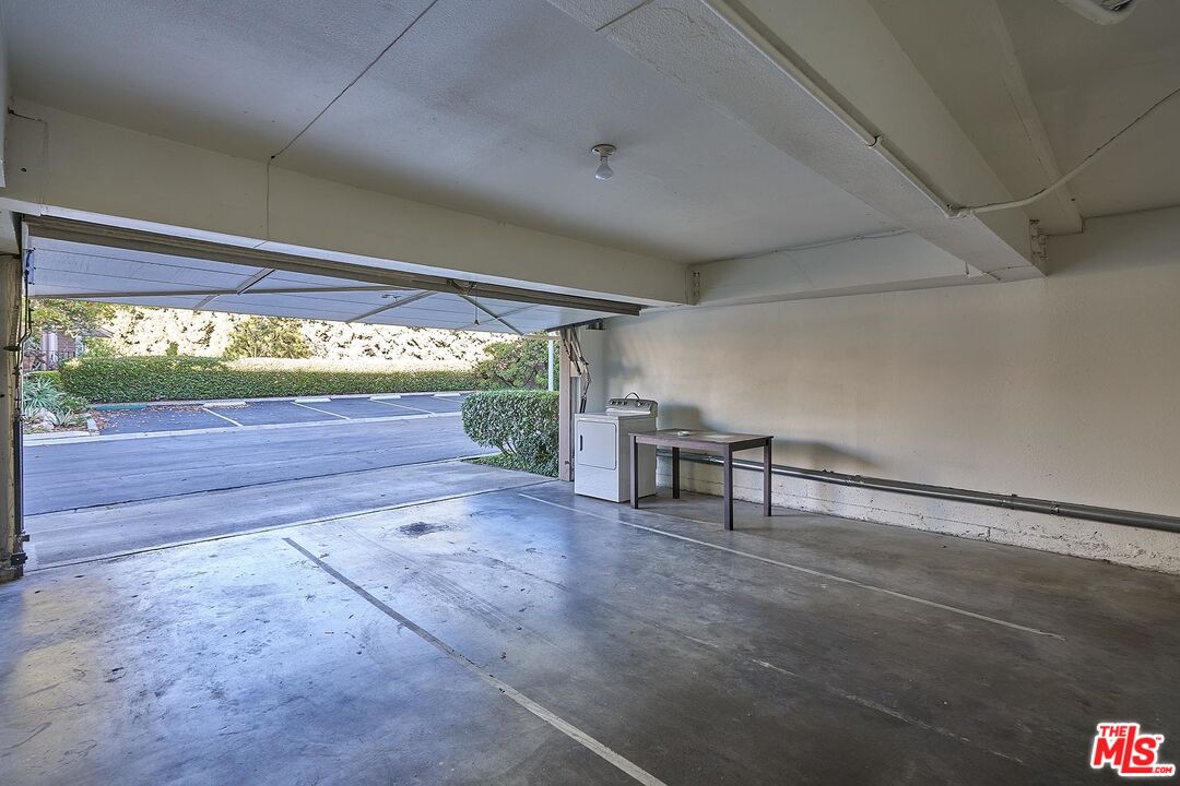 28227 Ridgepoint Court Rancho Palos Verdes, CA 90275 - Photo 2 of 34 a view of an empty room