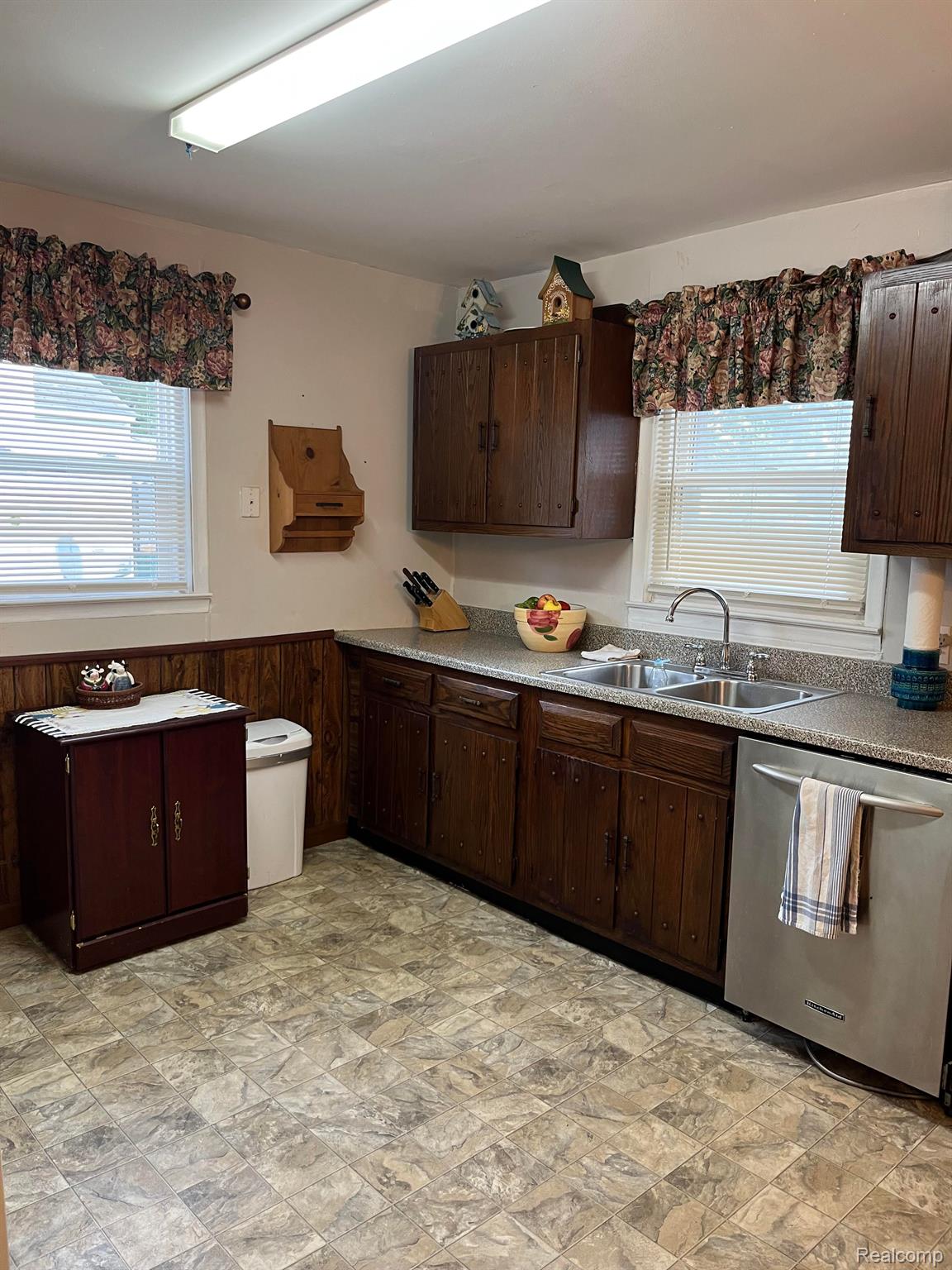 28445 Ecorse Road Romulus, MI 48174 - Photo 4 of 18 Gallery Image 4