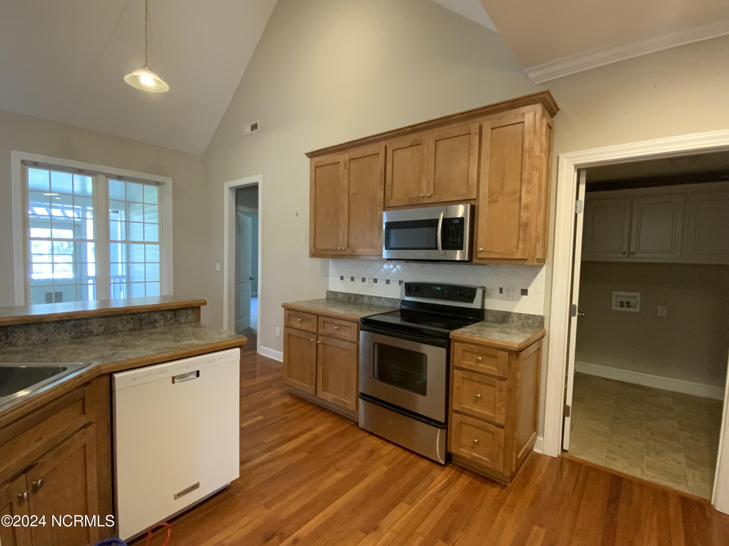 105 Westerly Road New Bern, NC 28560 - Photo 5 of 18 IMG_3650