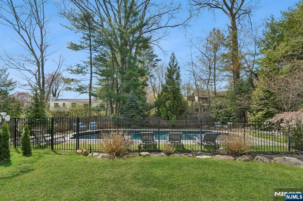 45 Meadow Street Demarest, NJ 07627 - Photo 3 of 42