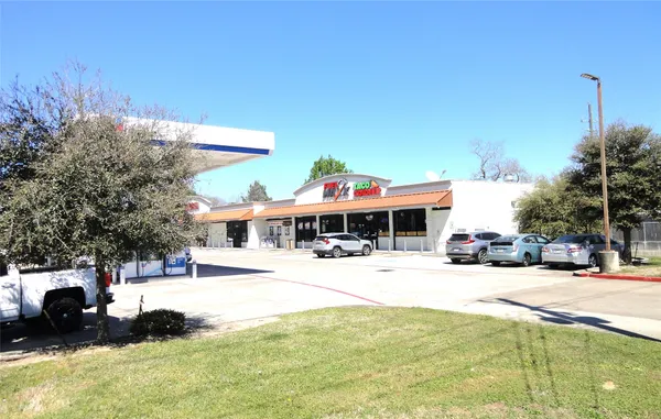 $2,500,000 | 1835 South Cherry Street, Tomball, TX 77375