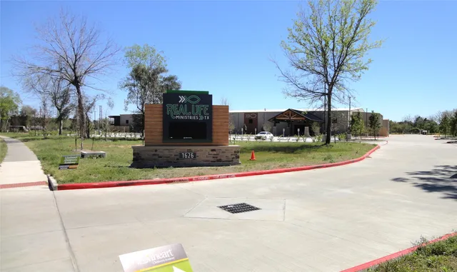 $2,500,000 | 1835 South Cherry Street, Tomball, TX 77375