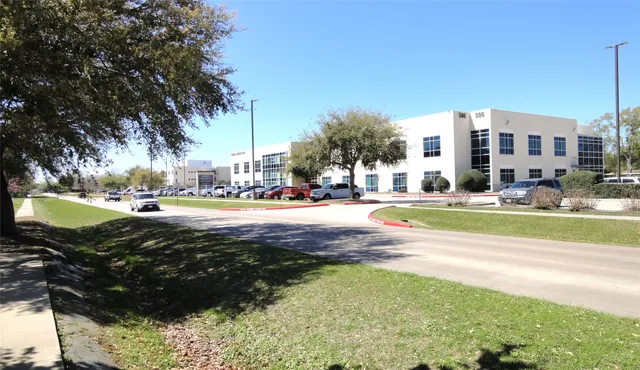 $2,500,000 | 1835 South Cherry Street, Tomball, TX 77375