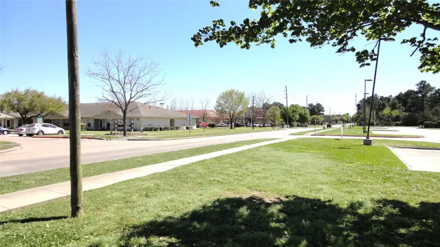 $2,500,000 | 1835 South Cherry Street, Tomball, TX 77375