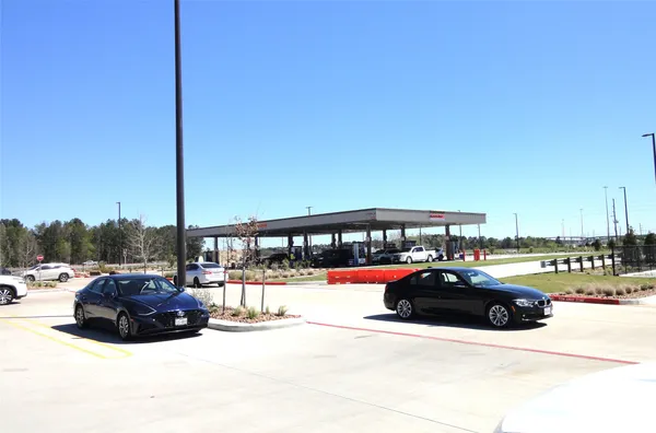 $2,500,000 | 1835 South Cherry Street, Tomball, TX 77375