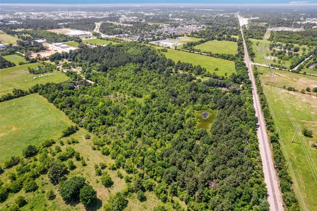 $2,500,000 | 1835 South Cherry Street, Tomball, TX 77375