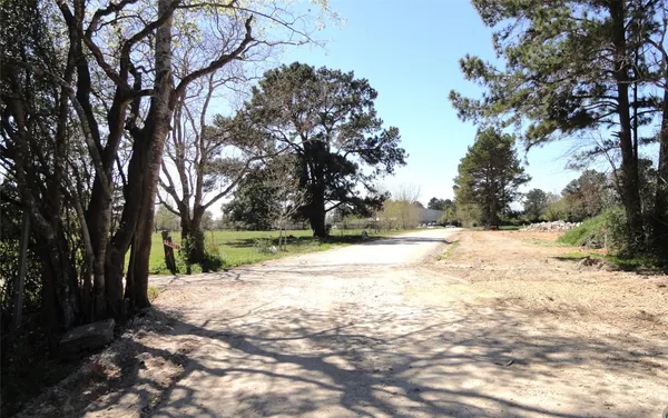 $2,500,000 | 1835 South Cherry Street, Tomball, TX 77375