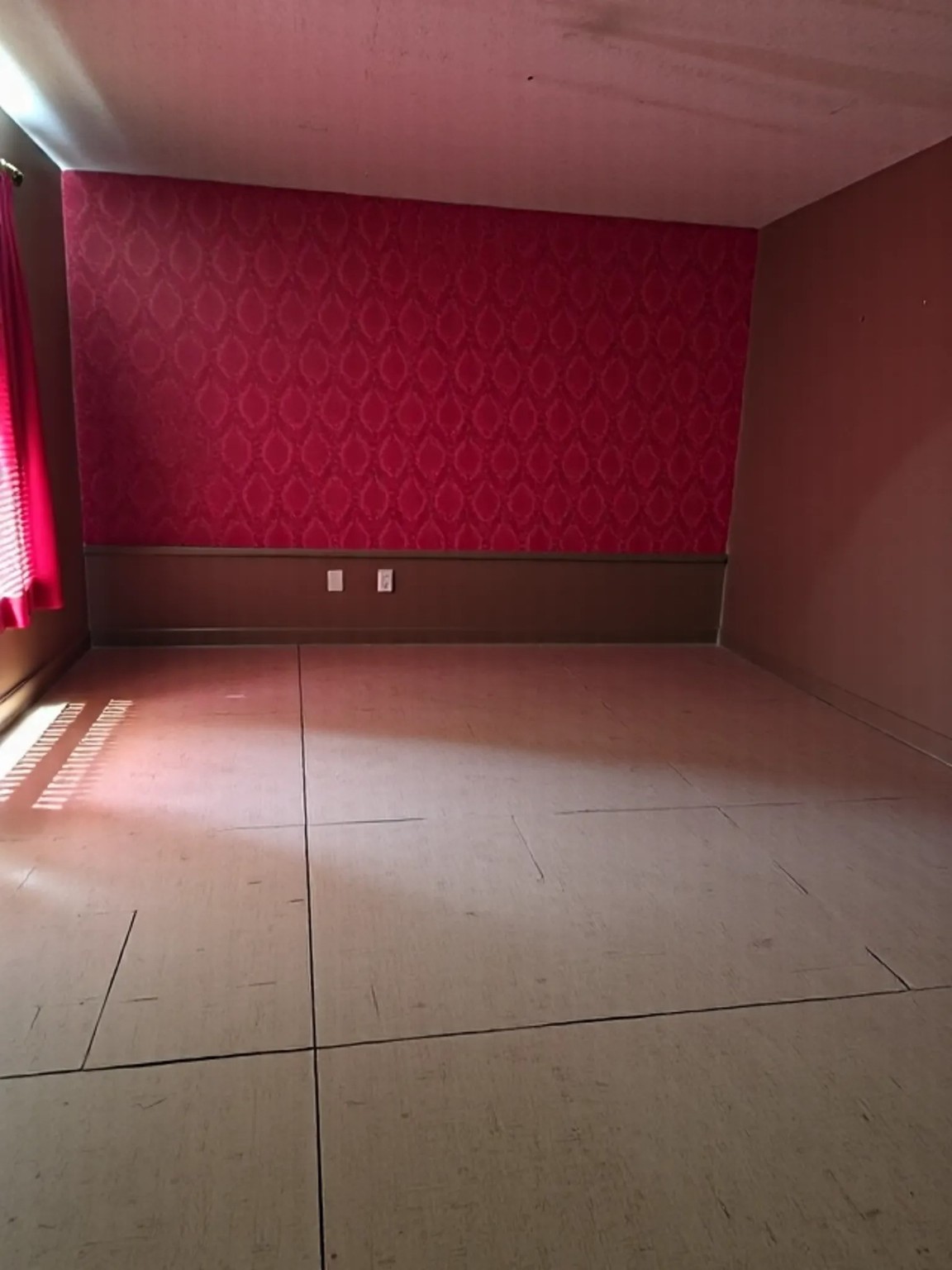 1305 2nd Street Hempstead, TX 77445 - Photo 16 of 24 a view of room with a window