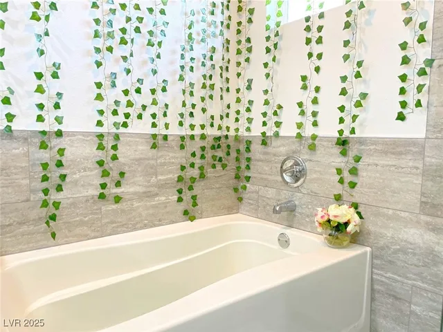 $2,385 | 1932 Hassett Avenue, Las Vegas, NV 89104