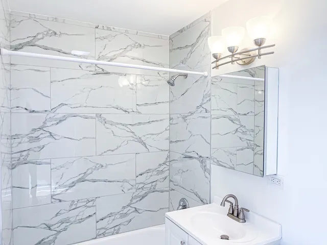 $1,700 | 1841 South Carpenter Street, Unit 3R, Chicago, IL 60608