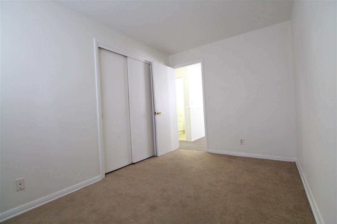 4724 Cayuga Road Rockford, IL 61107 - Photo 8 of 14 a view of an empty room and entryway