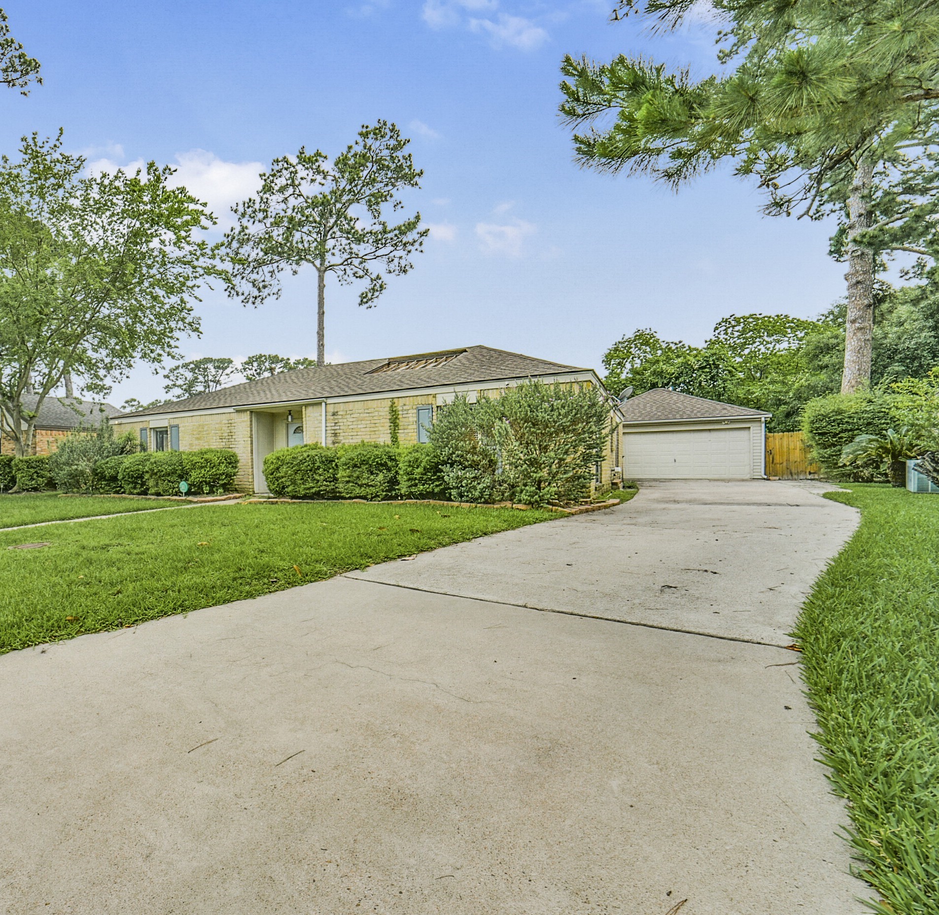 8343 Waynemer Way Houston, TX 77040 - Photo 1 of 38 Long driveway, no need to park on the street