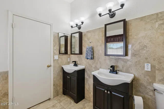 an empty room with an empty space and a ceiling fan