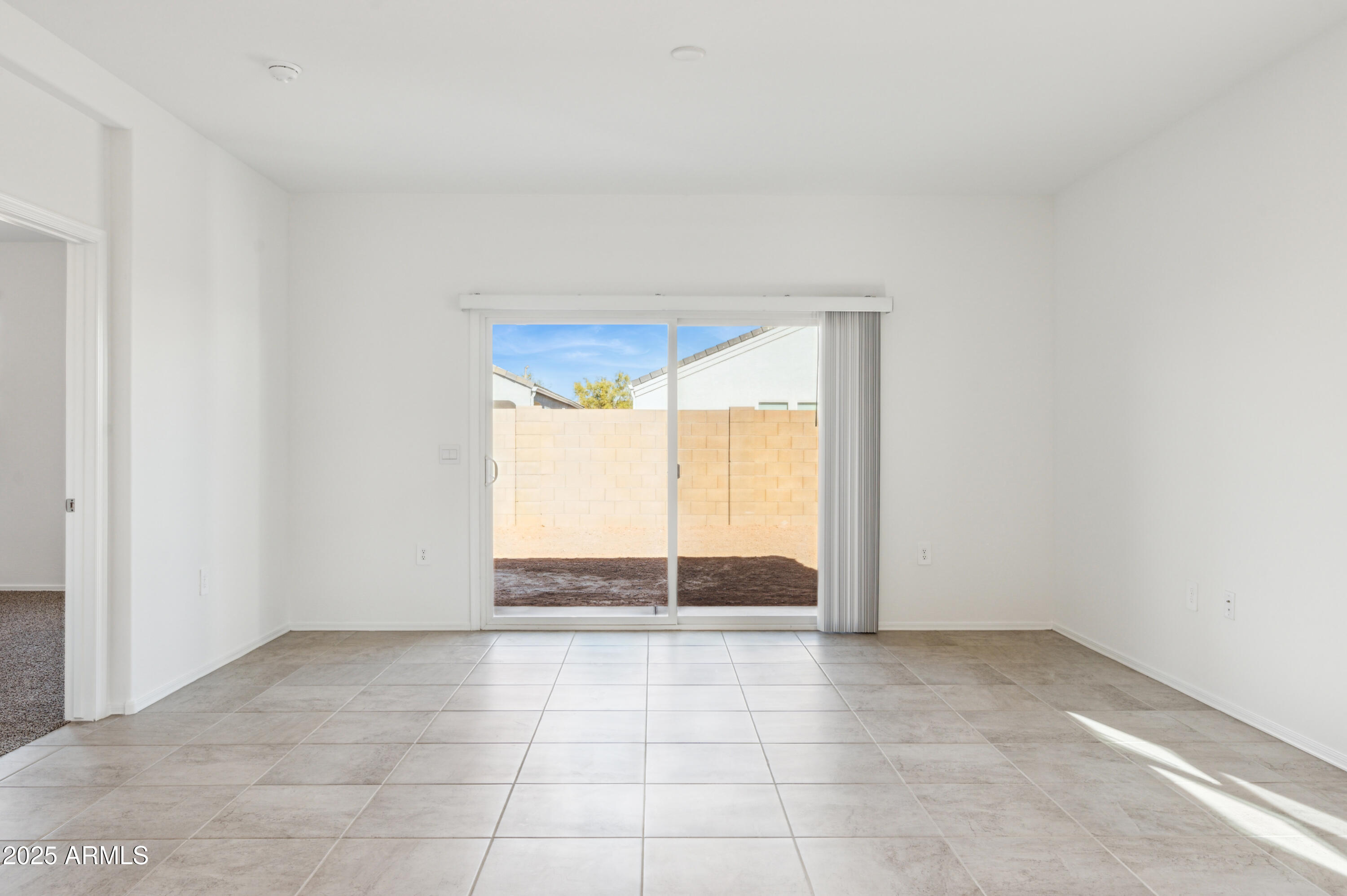 5072 East Umber Road San Tan Valley, AZ 85143 - Photo 18 of 41 a view of an empty room and window