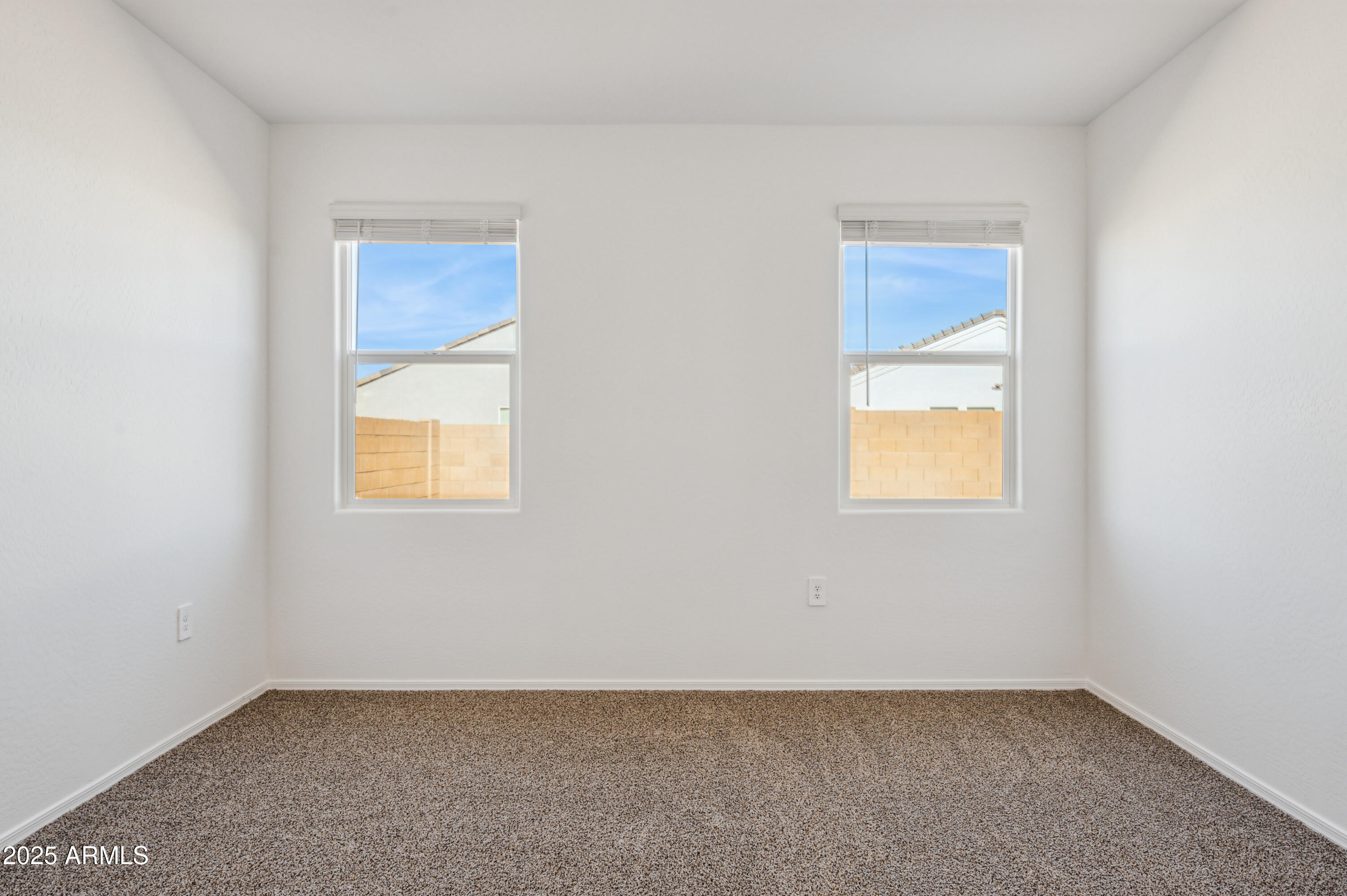 5072 East Umber Road San Tan Valley, AZ 85143 - Photo 20 of 41 an empty room with a window