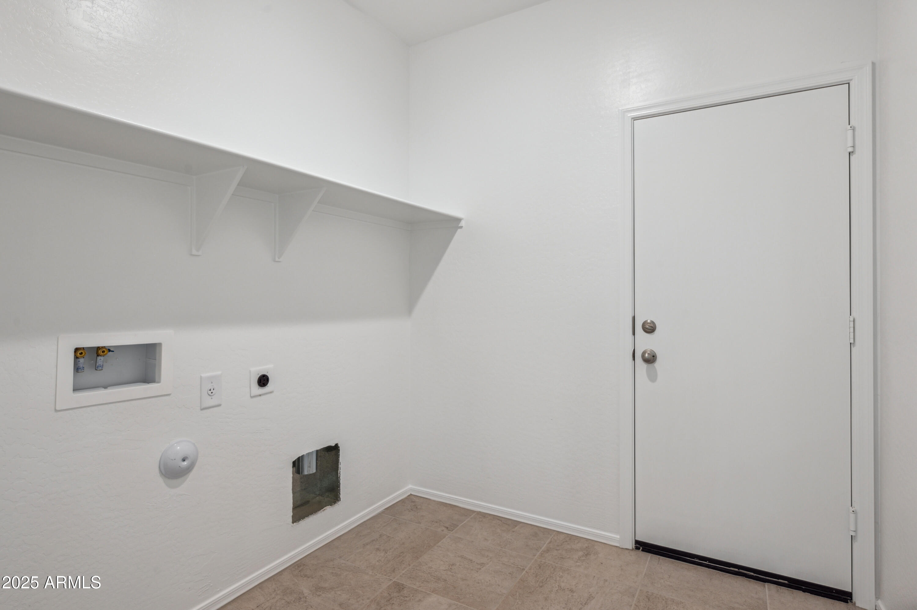 5072 East Umber Road San Tan Valley, AZ 85143 - Photo 5 of 41 a view of an empty room