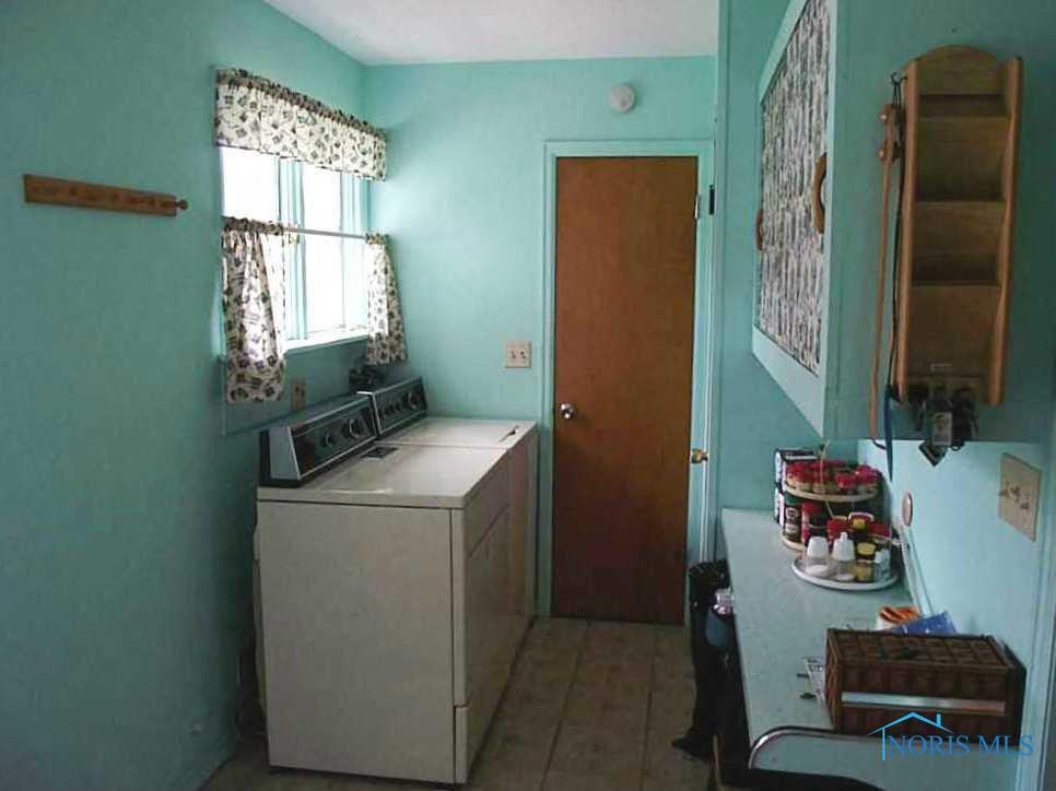 2905 Sequoia Road Toledo, OH 43617 - Photo 13 of 15 Laundry Room.