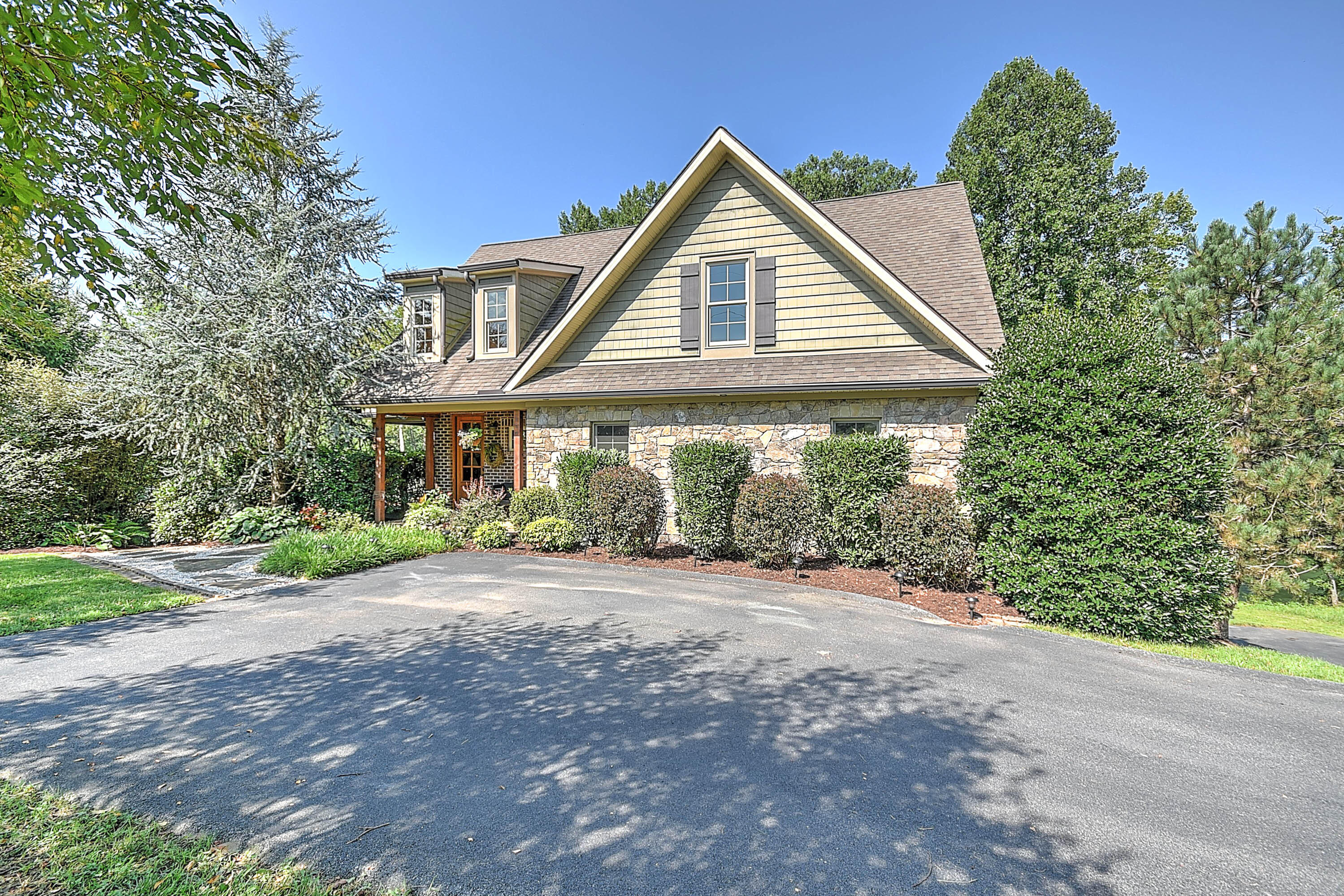 531 Sand Bar Road Bristol, TN 37620 - Photo 1 of 67 Sand Bar-2