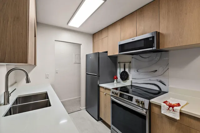 $179,900 | 1540 Ashland Avenue, Unit 12, St. Paul, MN 55104