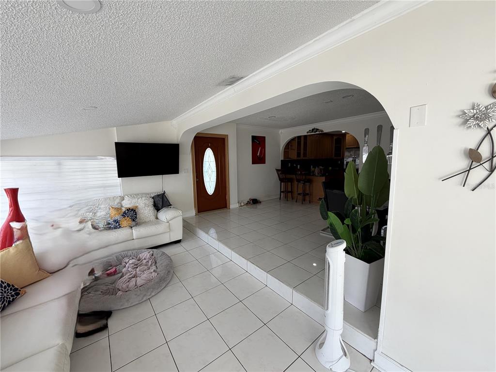 18615 Southwest 98th Avenue Miami, FL 33157 - Photo 9 of 44