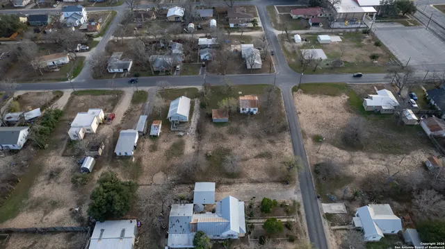 $79,000 | 910 15th Street, Hondo, TX 78861