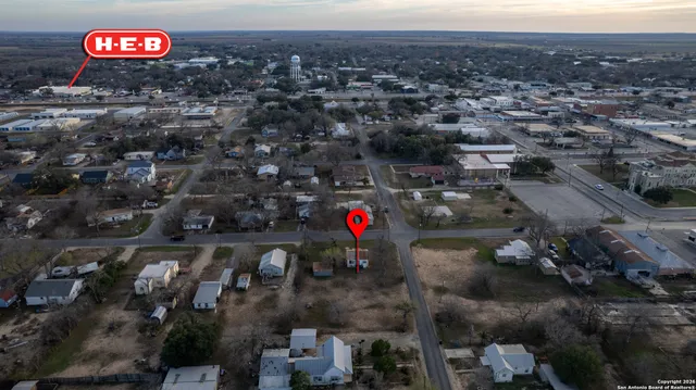 $79,000 | 910 15th Street, Hondo, TX 78861