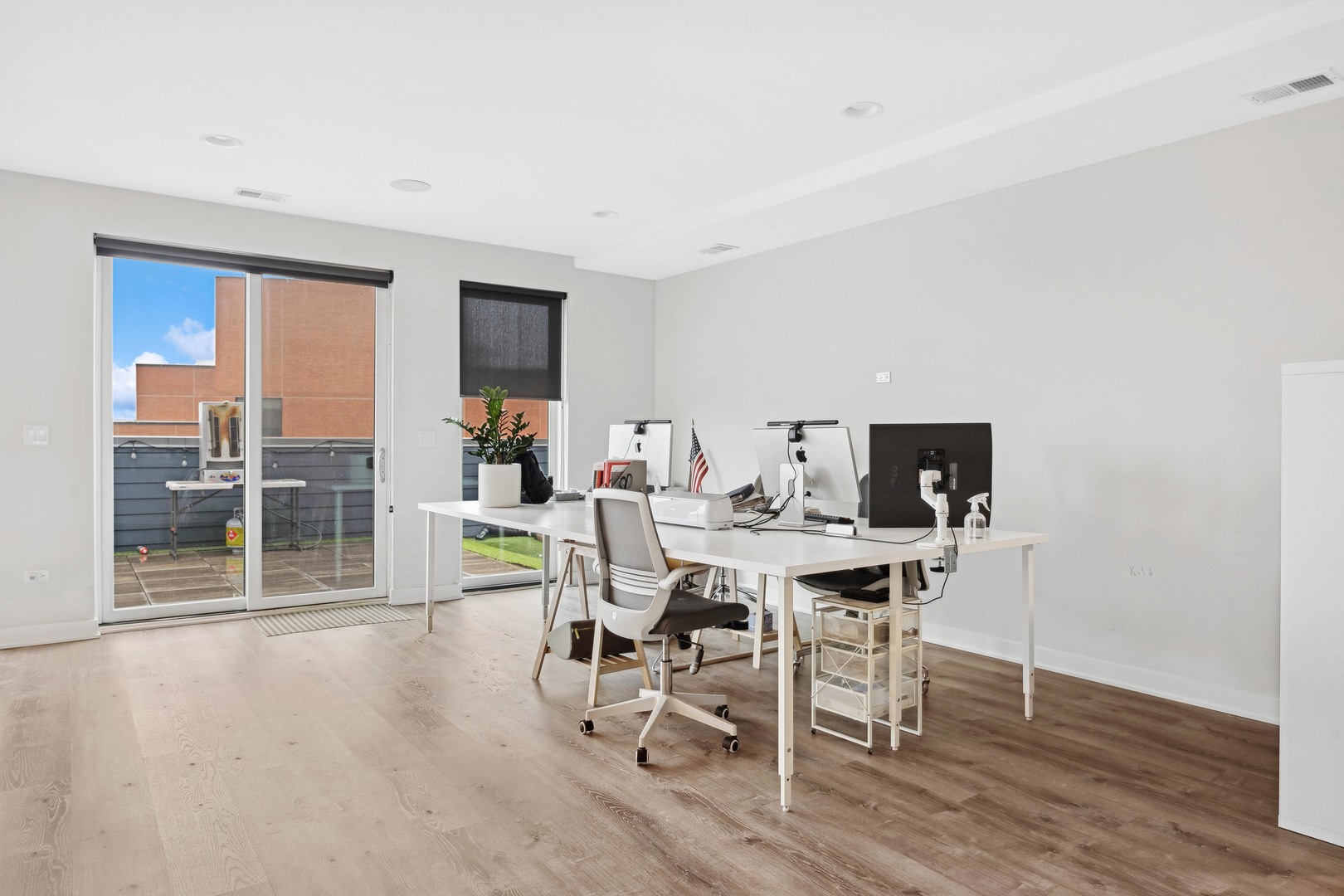 4027 North Broadway Chicago, IL 60613 - Photo 16 of 25 a view of a workspace with furniture and wooden floor