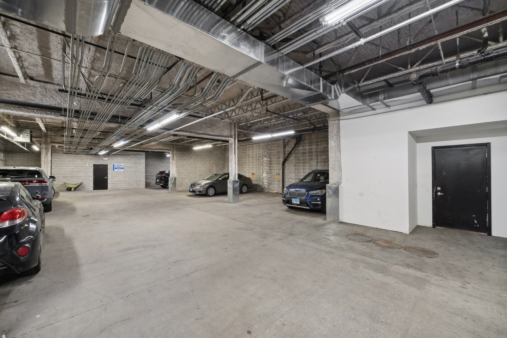 4027 North Broadway Chicago, IL 60613 - Photo 25 of 25 a view of a car garage
