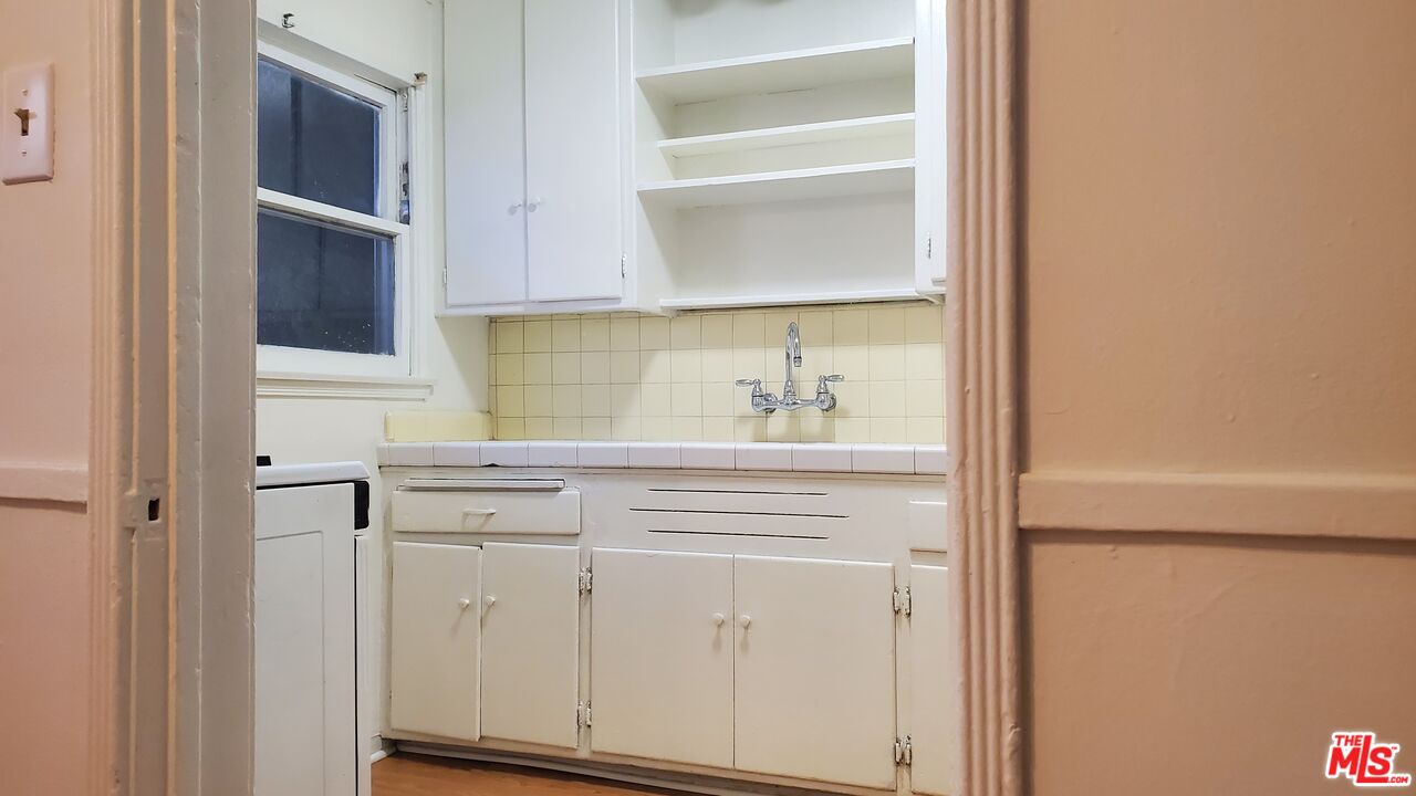 11202 Camarillo Street, Unit 11204 North Hollywood, CA 91602 - Photo 7 of 9 a view of cabinets