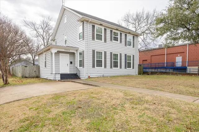 a house view with a outdoor space