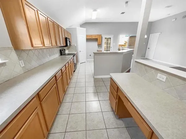 $2,000 | 3916 Big Thicket Drive, Fort Worth, TX 76244