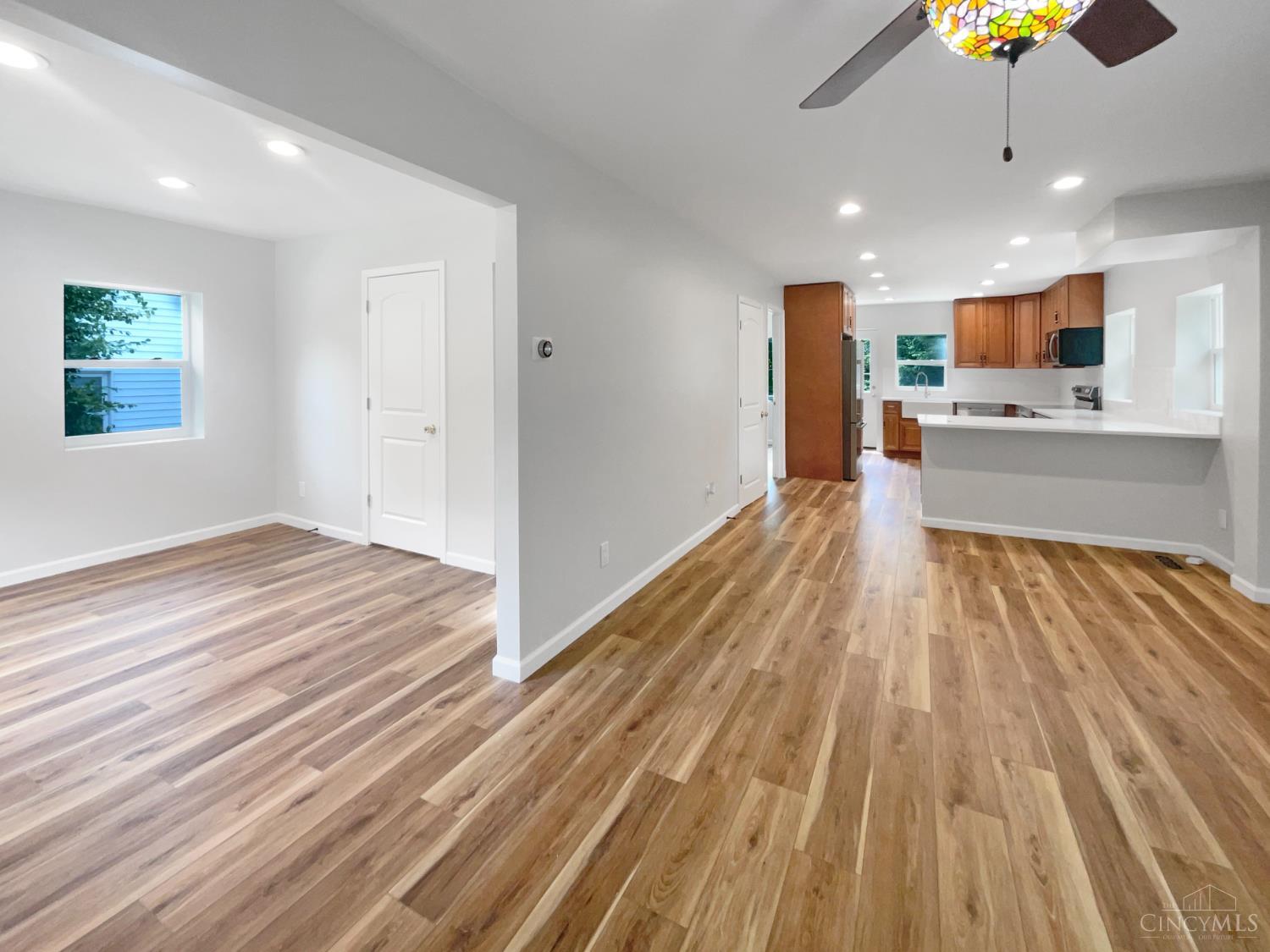 155 Bonham Road Cincinnati, OH 45215 - Photo 2 of 30