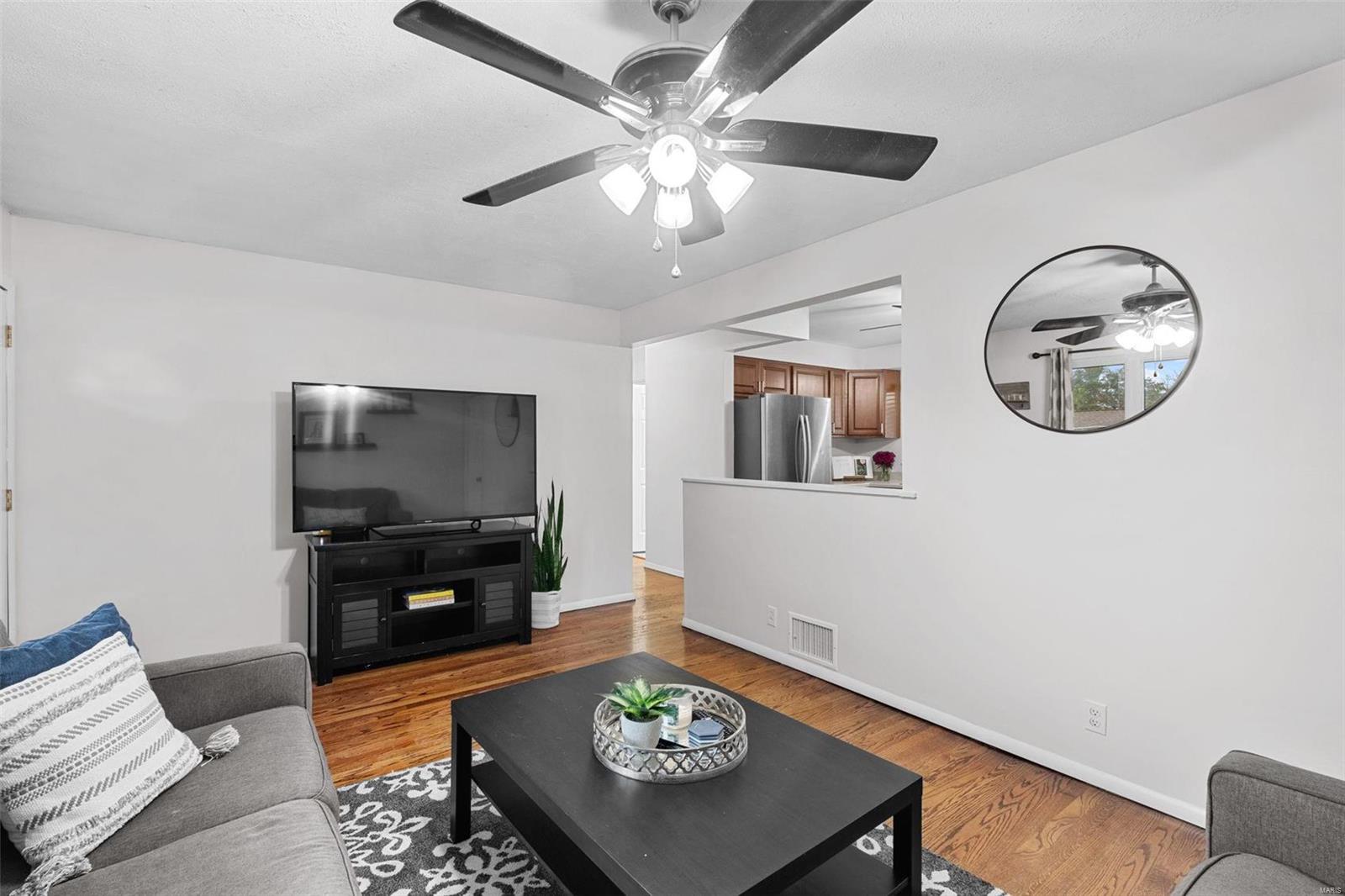 11104 Patsy Drive St. Louis, MO 63123 - Photo 5 of 22