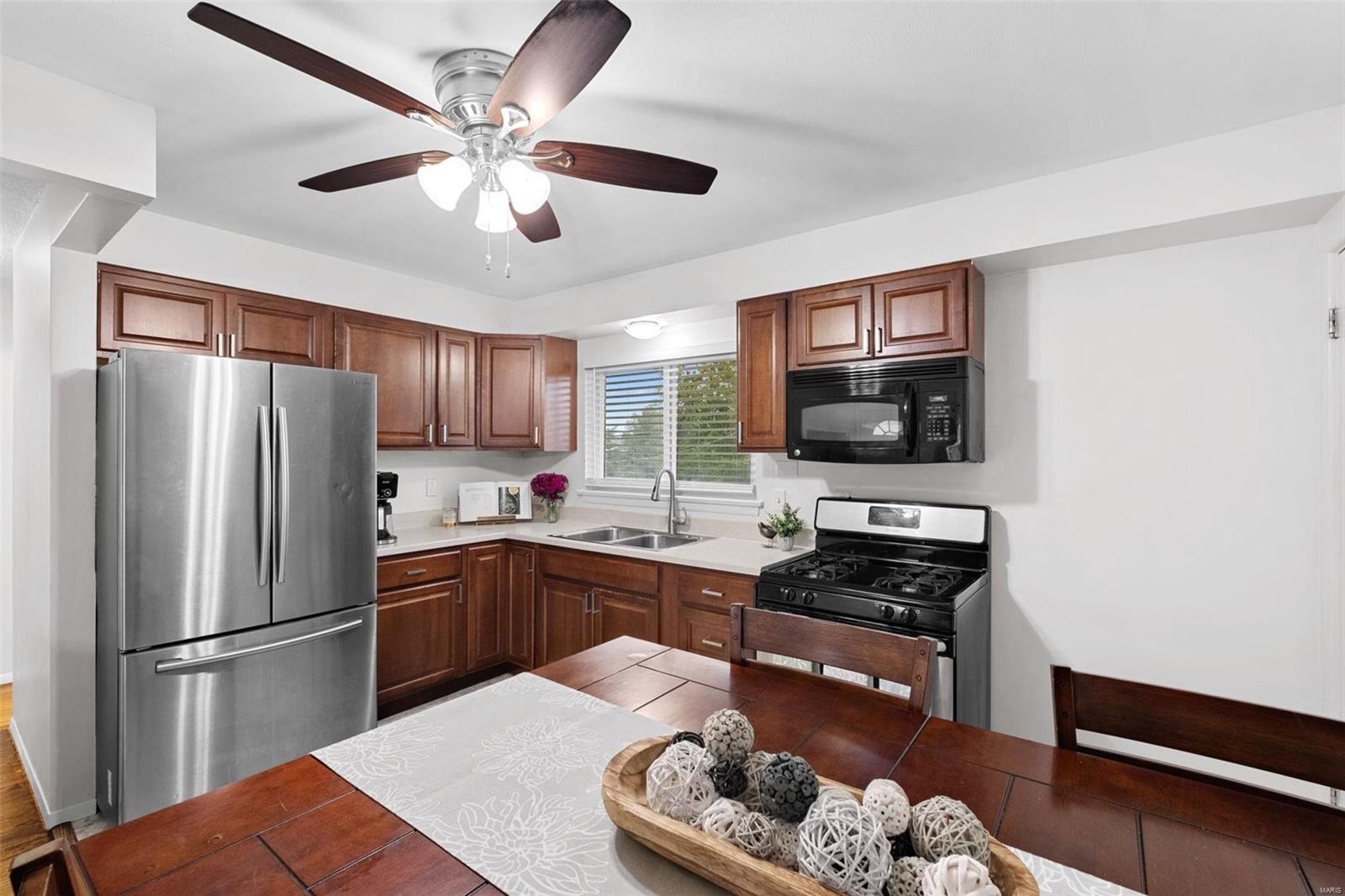 11104 Patsy Drive St. Louis, MO 63123 - Photo 7 of 22