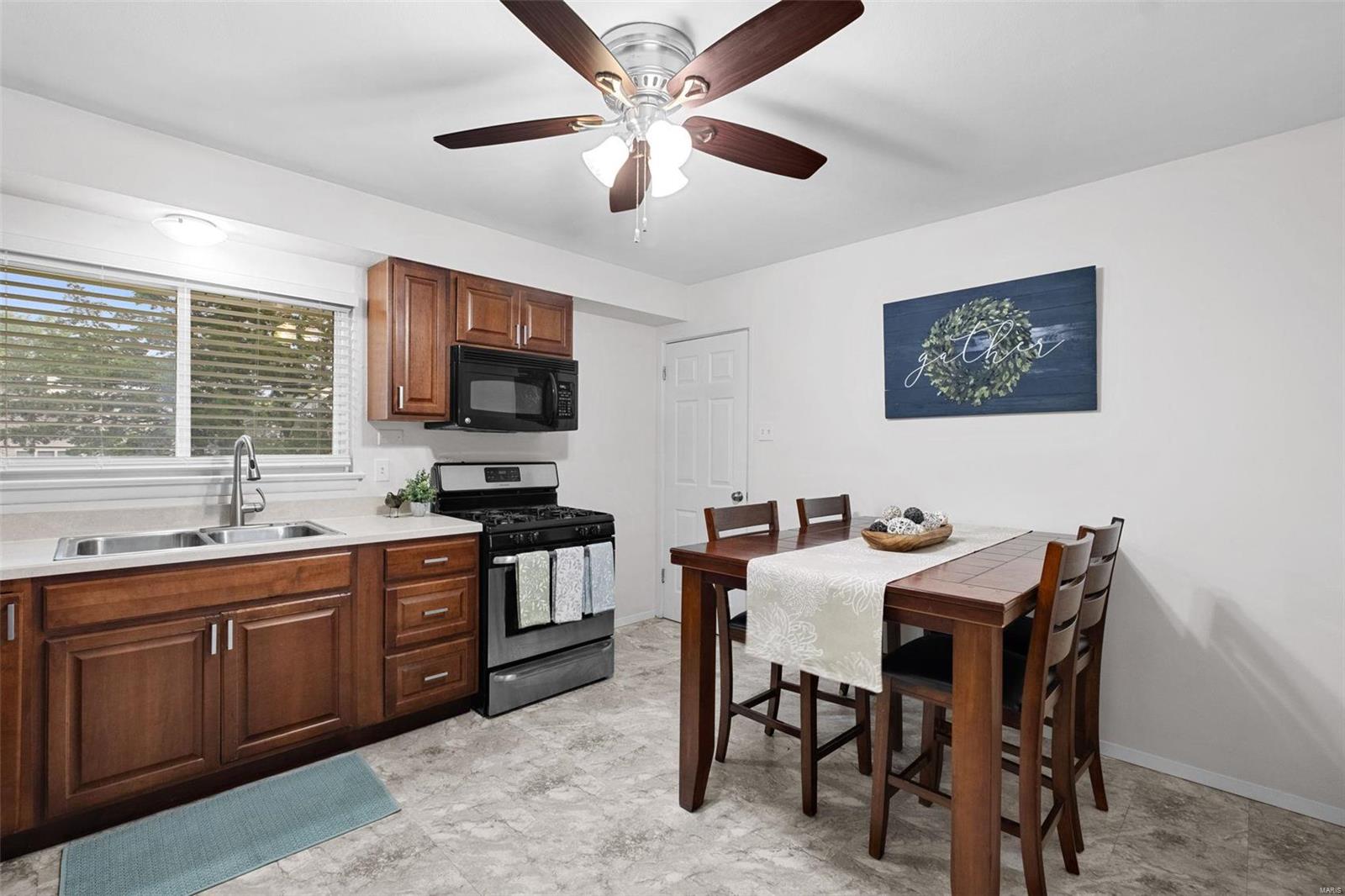 11104 Patsy Drive St. Louis, MO 63123 - Photo 8 of 22