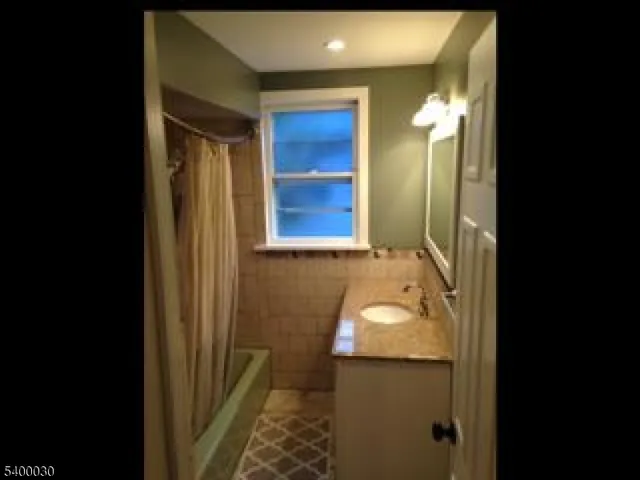 $2,500 | 169 Walnut Street, Unit 2, Bloomfield, NJ 07003