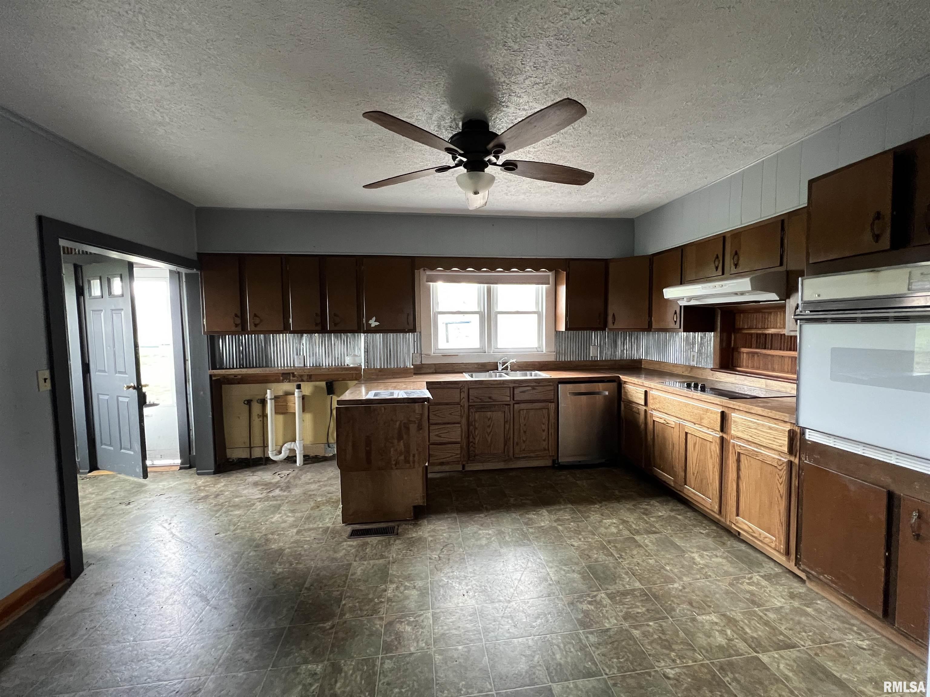 485 Martie Road Elkville, IL 62932 - Photo 8 of 39 Gallery Image 8
